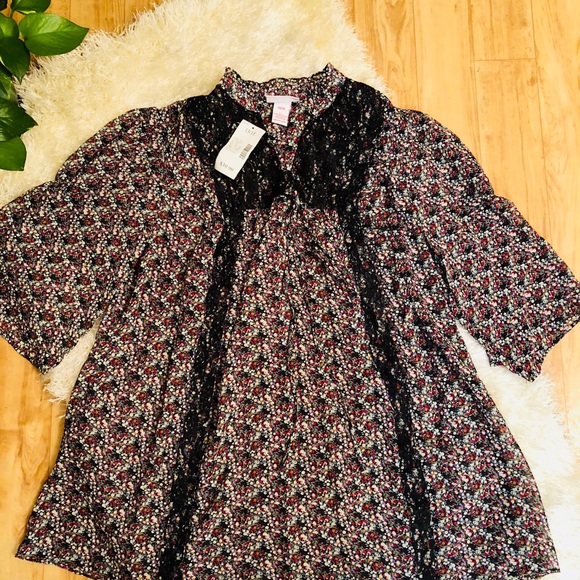 NWT Sheer Patterned Loop Feminine Blouse with Lace - Picture 6 of 7